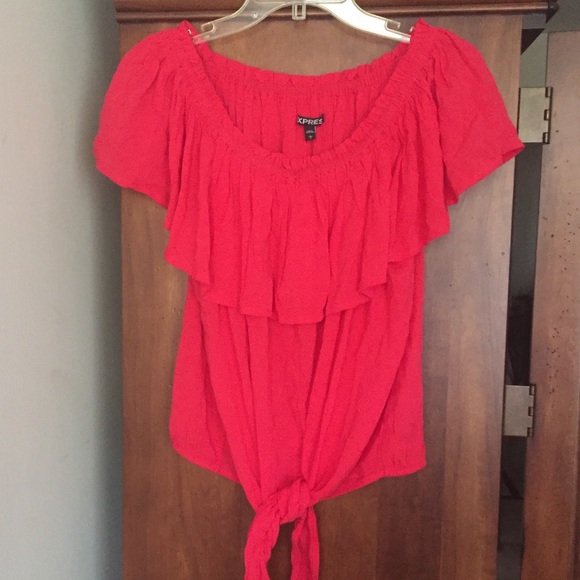 Express Tops - 🌺NWT Express off the shoulder blouse.🌺